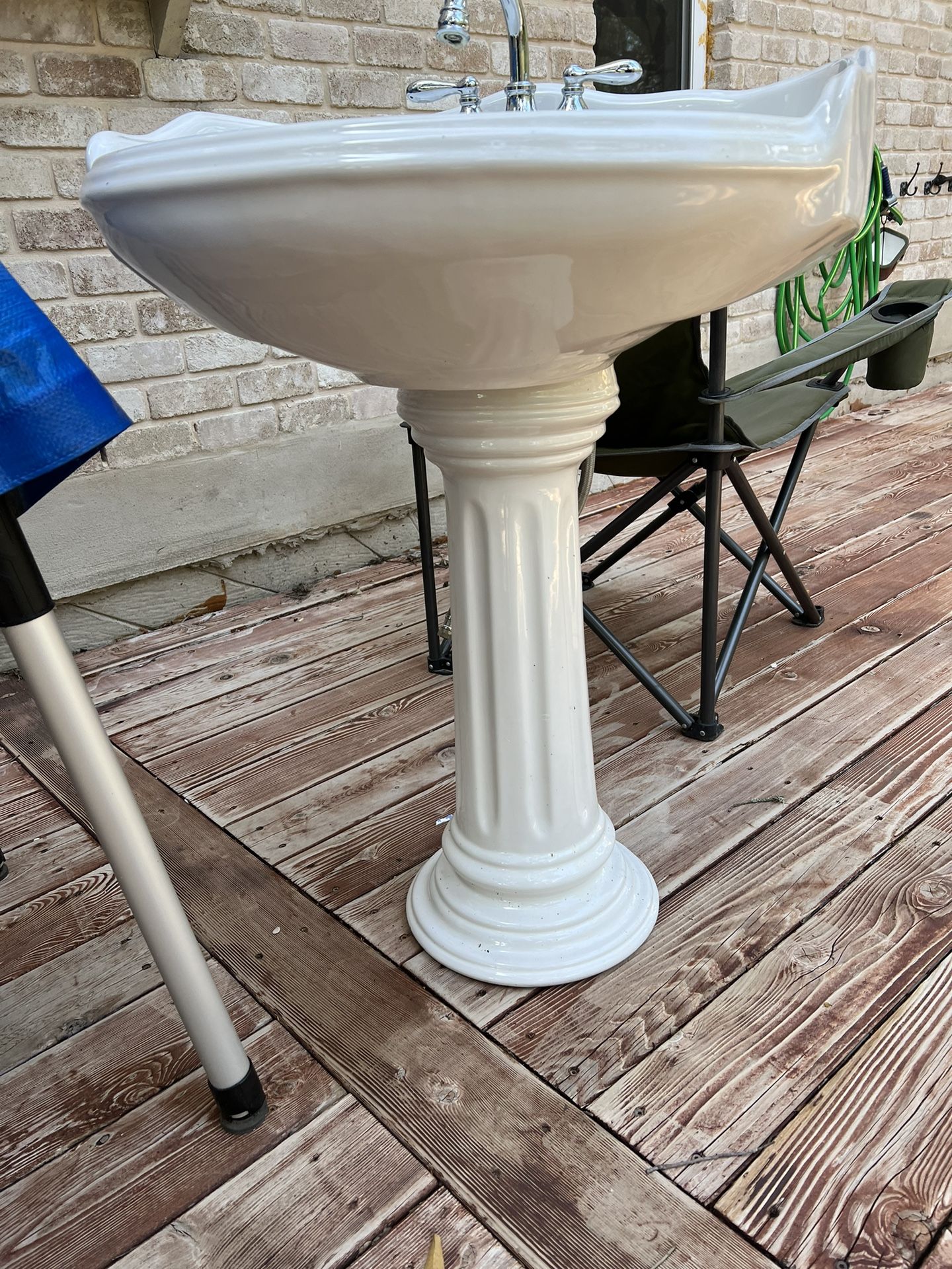 20X36 Pedestal Sink With Faucet And Hoses for Sale in San Antonio, TX
