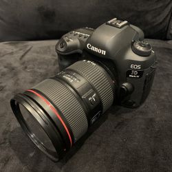 Canon 5D Mark IV + 24-70 F/2.8
