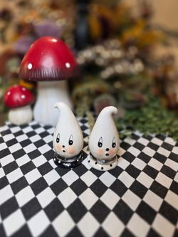 Halloween Johanna Parker ghost salt and pepper shakers