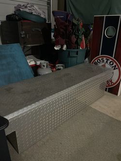 Truck toolbox