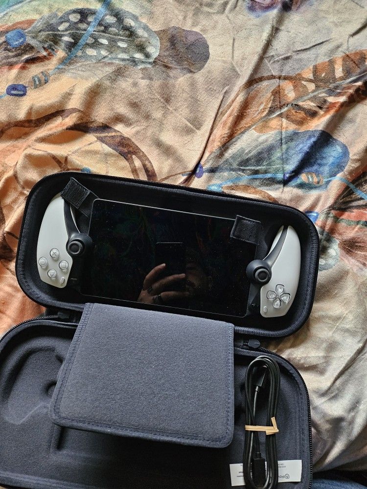 Playstation Portal W/case