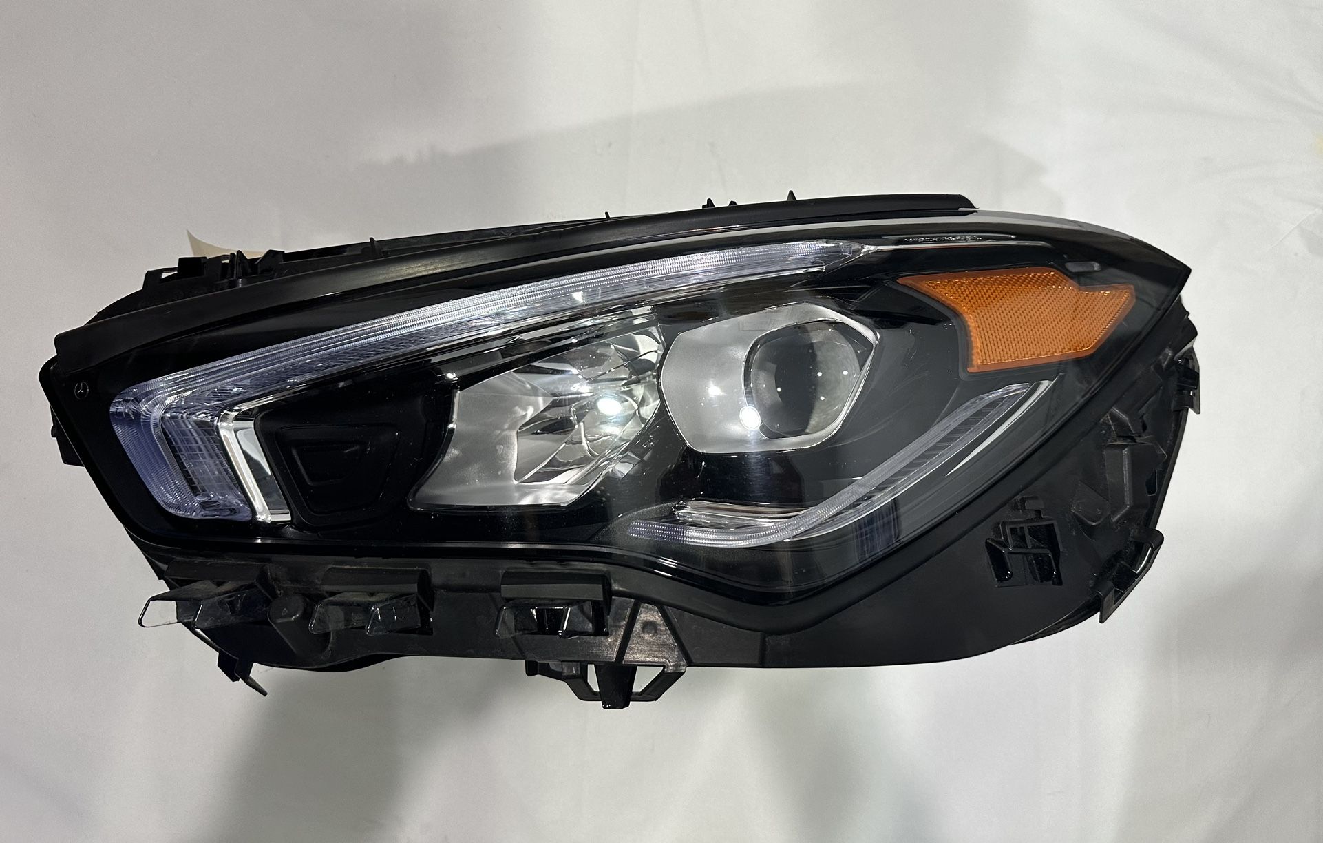 2020-20201 Merz-Benz LT Headlight W/control Module
