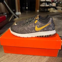 Nike Flex Experience RN6 Athletic Shoes Size 6.5 