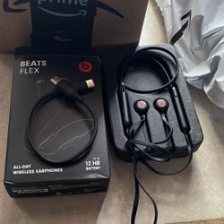 Beats Flex Wireless Earbuds – Apple W1 Headphone Chip, Magnetic Earphones, Class 1 Bluetooth, 12 Hours of Listening Time, Built-in Microphone - Black 