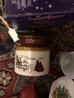 1983 Christmas stone small canister