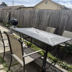 Outdoors Dining table Set w/ 4 Chairs 