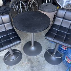 Pub Table / Stools 