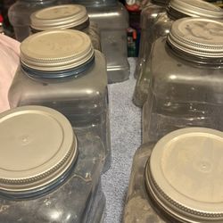 9 plastic mason jar containers