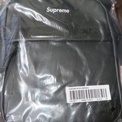 Supreme Leather Shoulder Bag for Sale in New York, NY - OfferUp