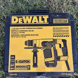 DEWALT 1-3/4 in. SDS MAX Combination Rotary Hammer Kit with Case and Side Handle