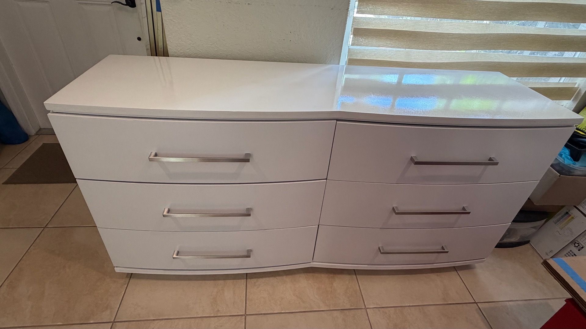 White Solid wood dresser