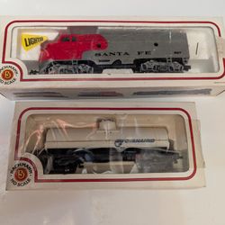Bachmann HO Scale Santa Fe Diesel Locomotive and Additional Oil Car