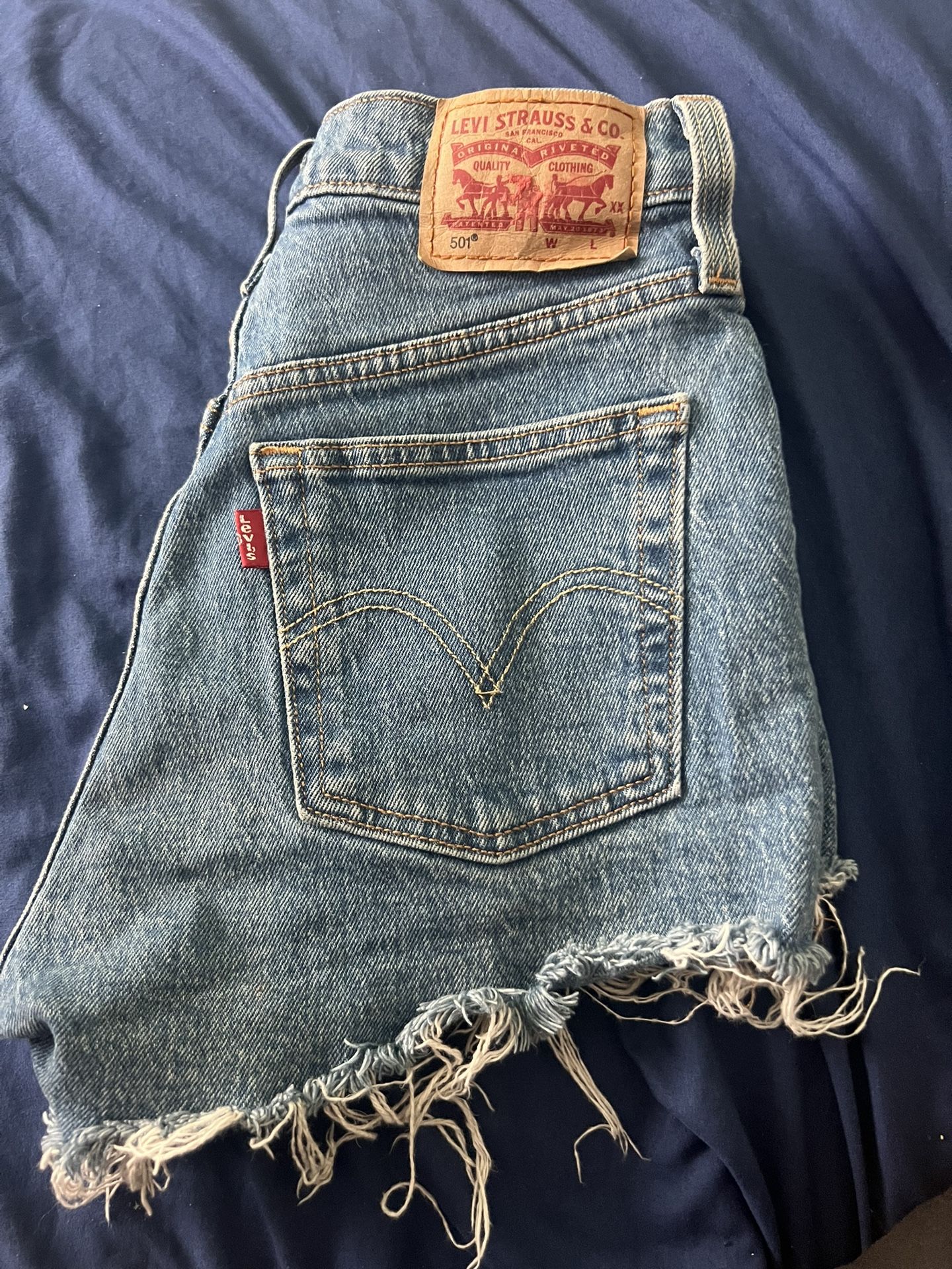 Size 23 Levi Shorts