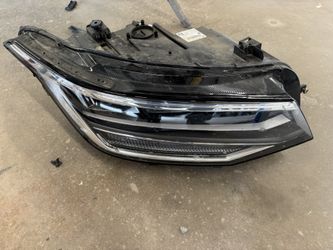 2024 Tiguan Right Headlight 
