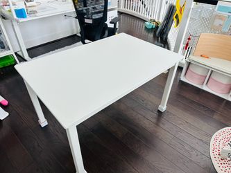 Table&Chairs pottery barn kids
