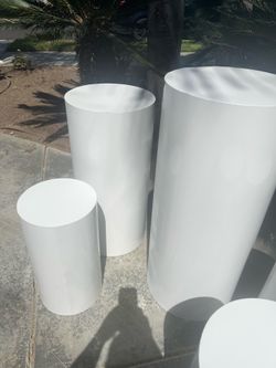 Cylinder pedestals with covers