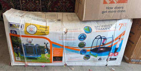 NEW 7FT My First Trampoline w/ Safety Enclosure + Flash Light Zone – $100 OBO