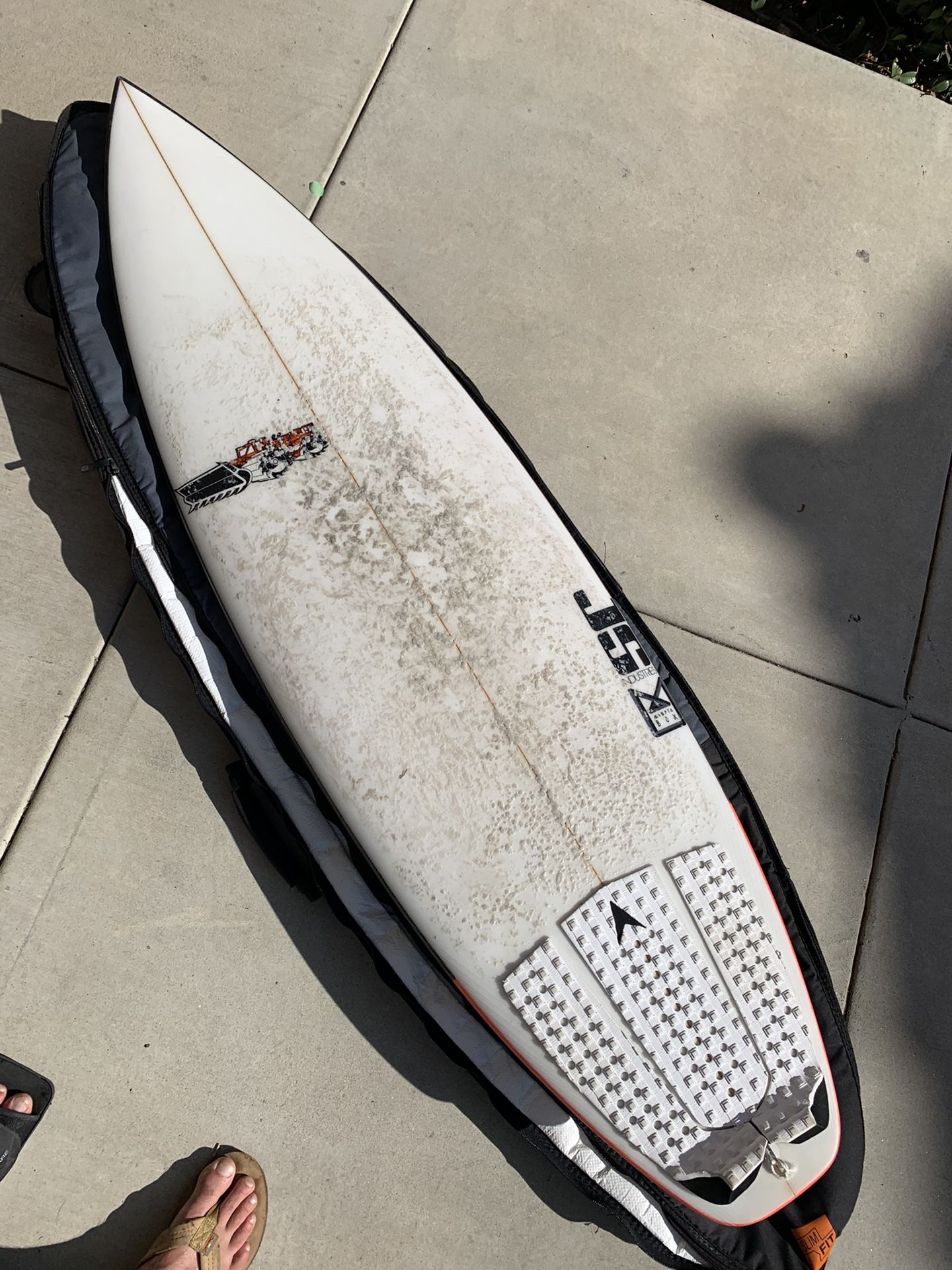 JS Surfboard 5’10” With Bag And Astrodeck Pad Surf Bord 