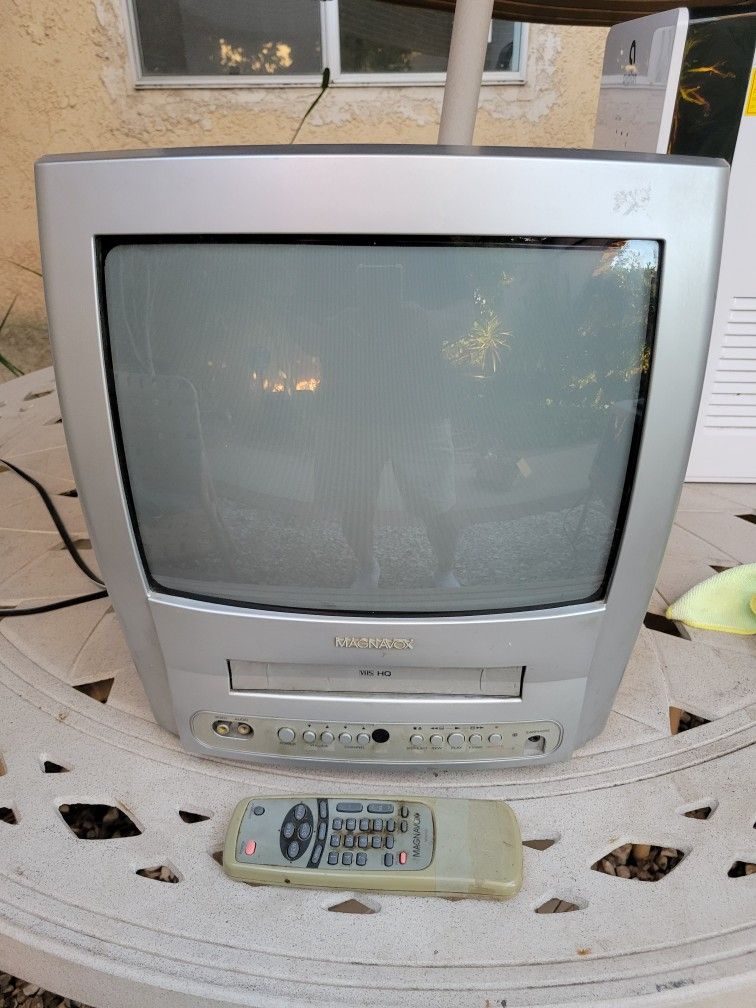 Magnavox 13" TV VCR  combo
