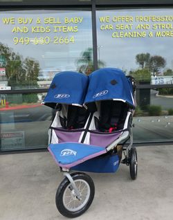 BOB Revolution double jogging stroller