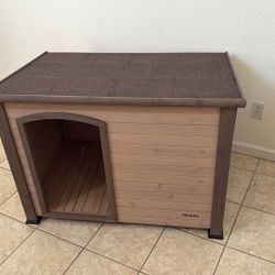 Dog House ( Brand New) Never Used 