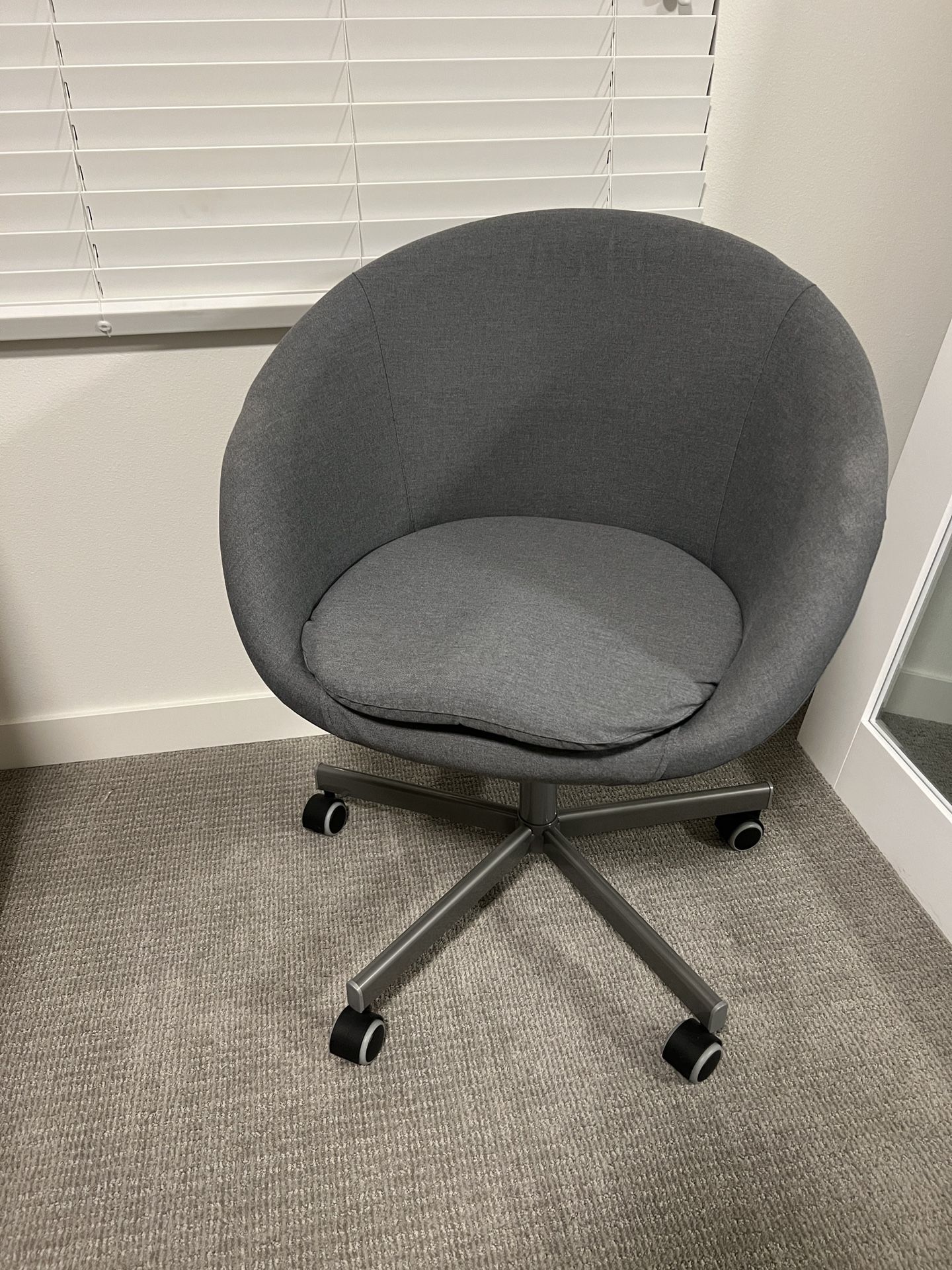 Gray Modern Adjustable Office Swivel Chair 