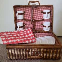 Vintage Wicker Picnic Basket