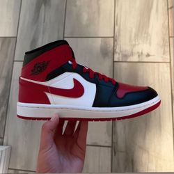 Jordan 1 Mid