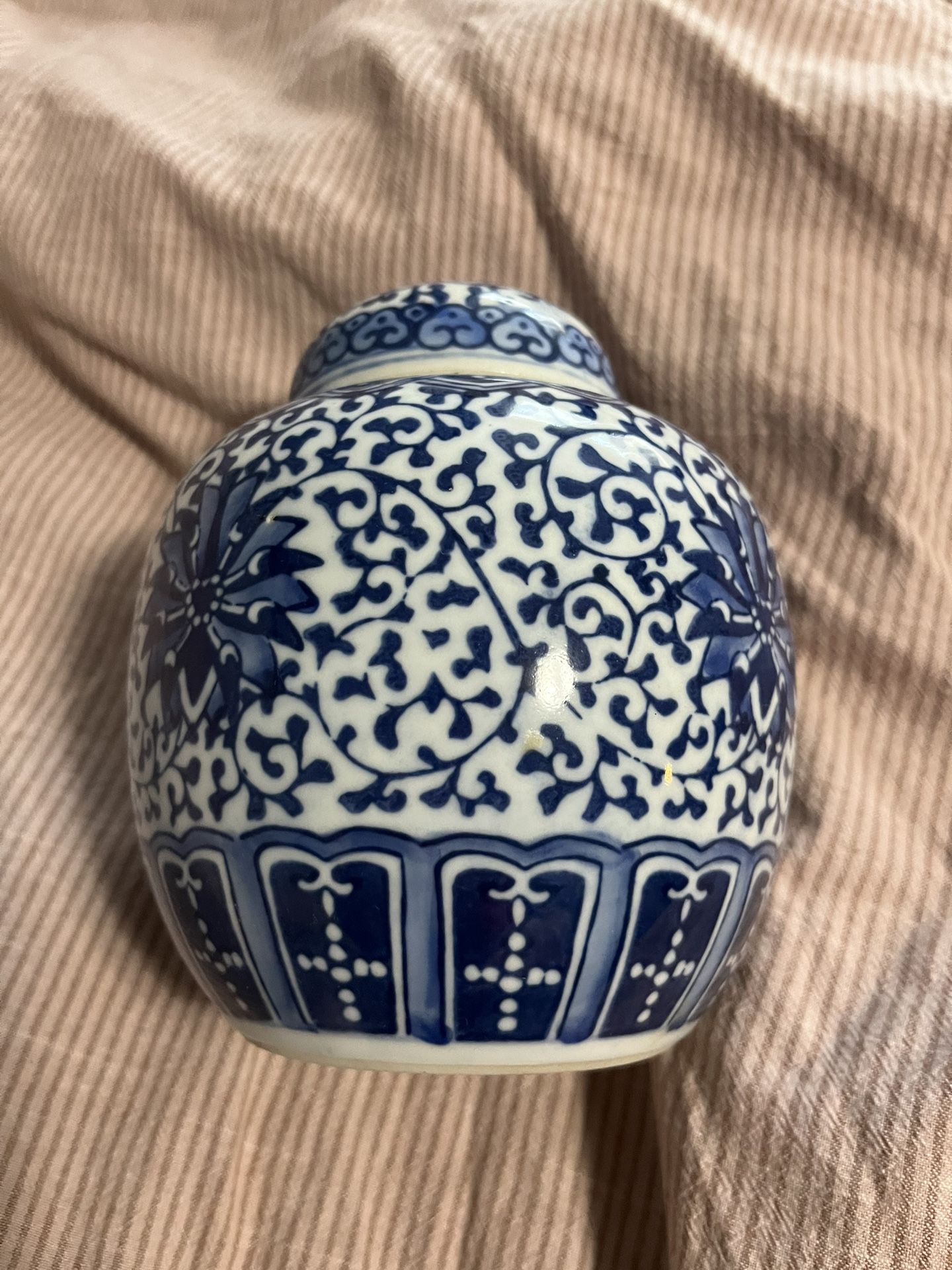 Blue & White Globe Round Ball Bud Vase Floral Leaves 4.25"Tall Asian Jar