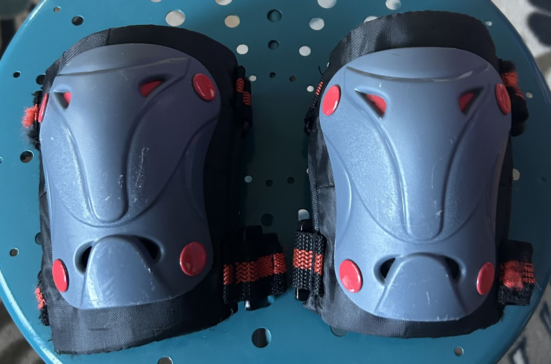 Kids Knee Pads for Sale in Chicago, IL - OfferUp