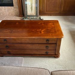 Coffee Table With 2 Drawers 