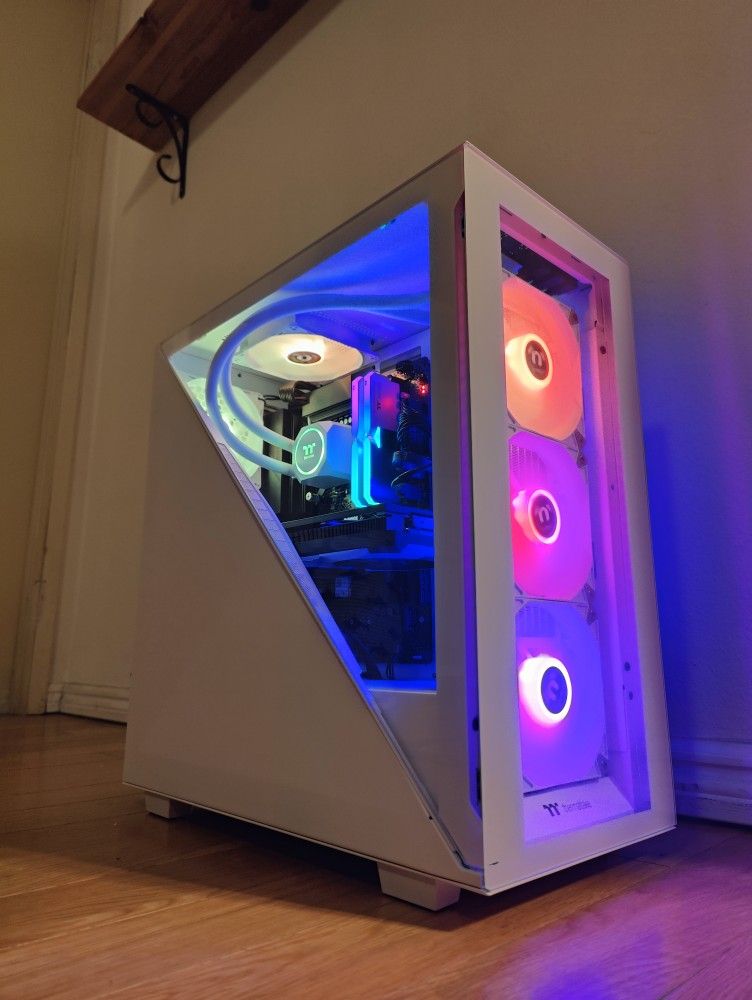 Stunning RTX Gaming PC: Intel i7 13700KF + RX 7900 XT 20GB+ 32GB DDR5