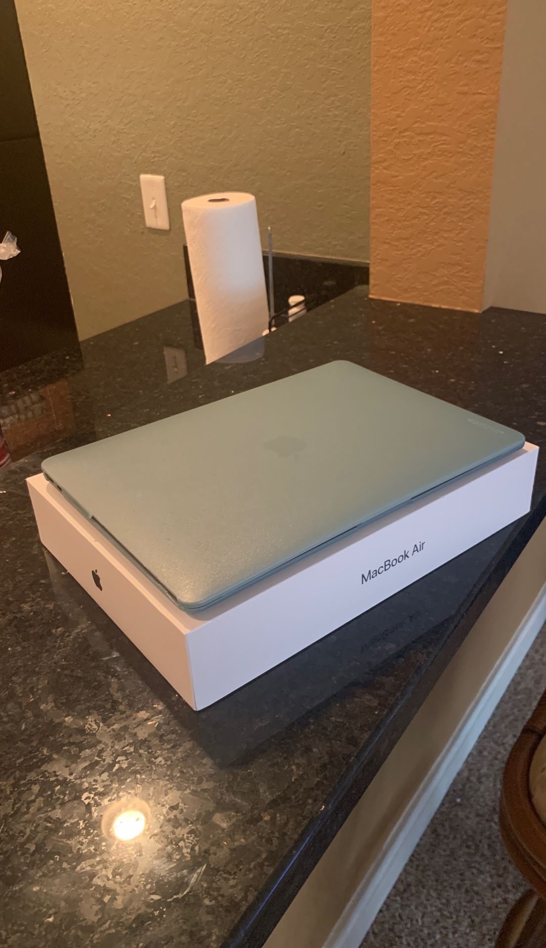 2018 MacBook Air 13 Inch Retina Laptop 1.6 i5 8GB/128GB SSD Space Gray