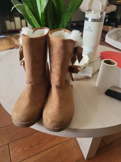 Girls insulated boots size 6