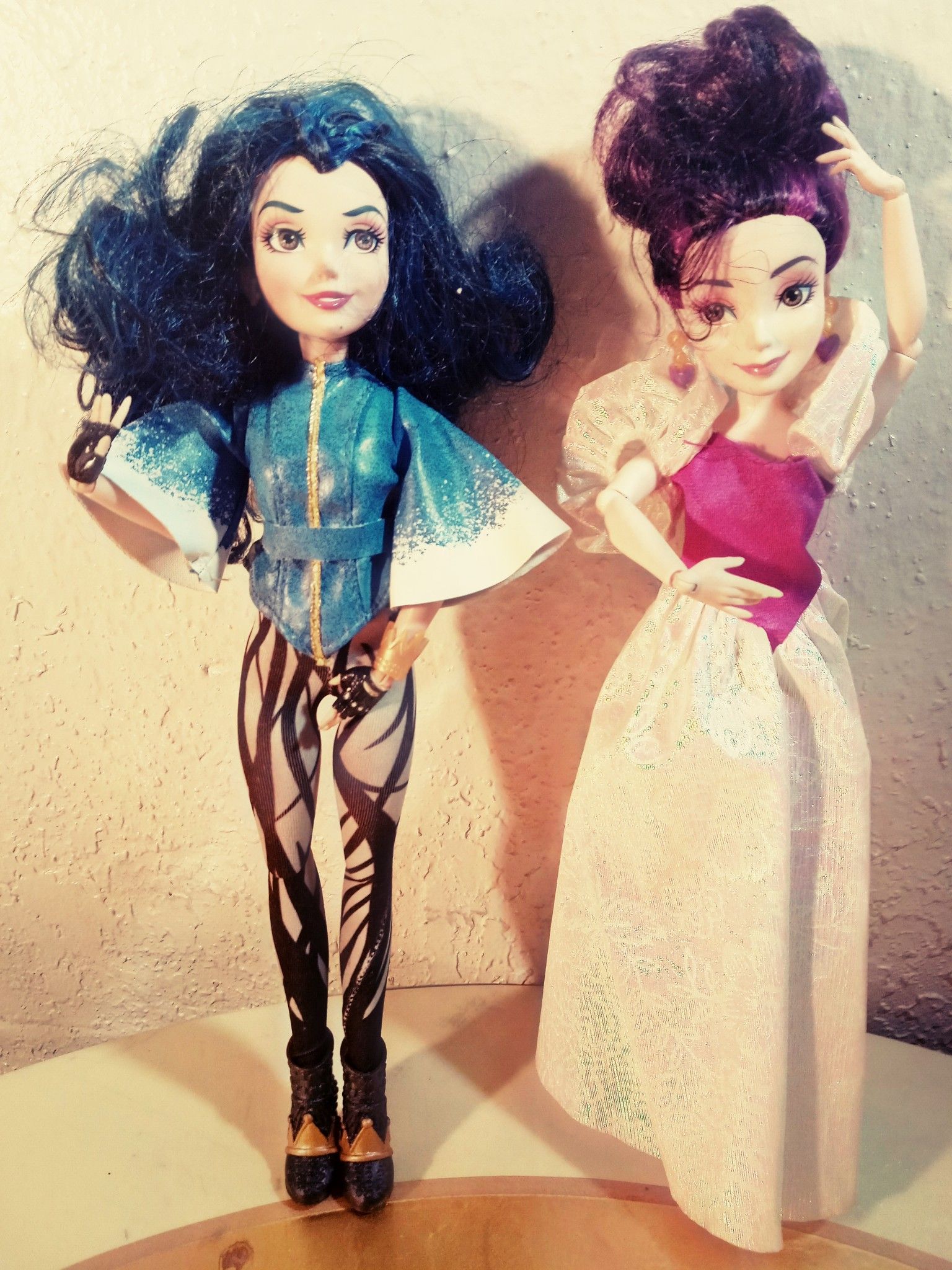 Disney Descendants Signature Evie & mal Isle of the Lost Doll