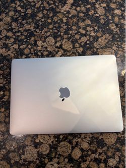 Macbook Air 2018 Used 128 gigs of storage