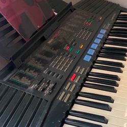 YAMAHA PIANO KEYBOARD 