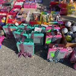 Lol Deluxe Present  Box Dolls