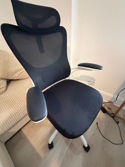 Black Mesh Ergonomic Office Chair