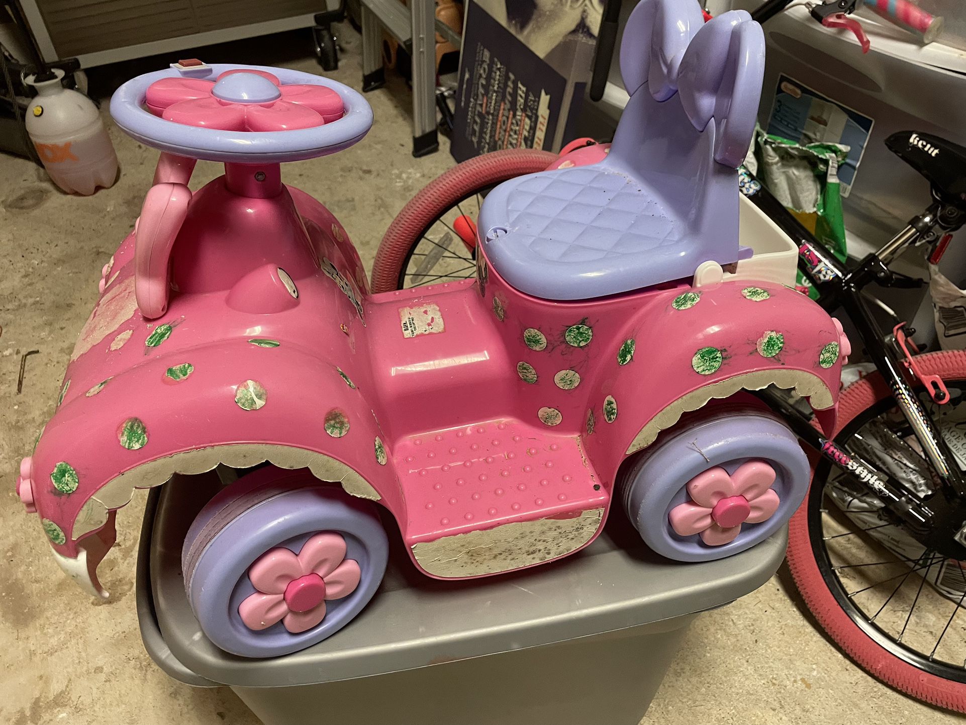 Disney Ride On Minnie Mouse Car 