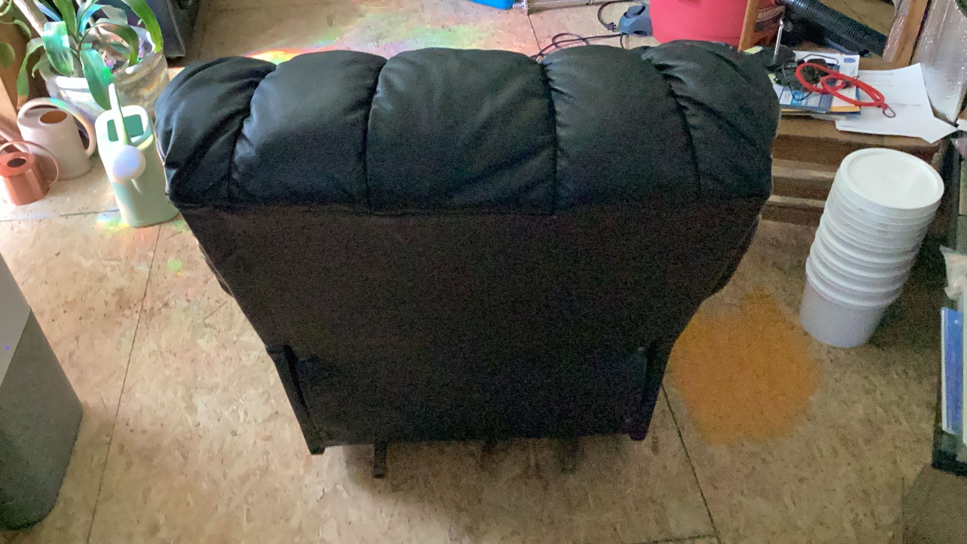 La-Z-Boy Black Leather  Recliner.   $100.  OBO