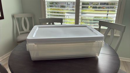 4 Clear Plastic Storage Containers with Lid