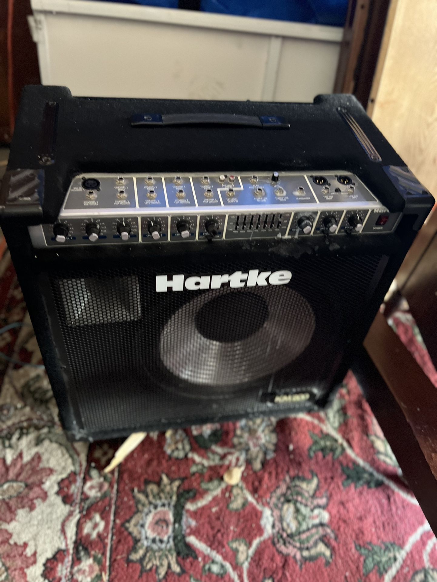 Hartke bass /keyboard AMP KM200 Amplifier at a Glance: