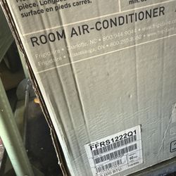 FRIGIDAIRE AIR CONDITIONER 12,000BTU