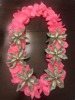 Graduation lei with money (artificial)