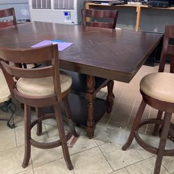 Table With 4 Chairs 
