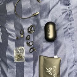 wireless earbuds/headphones 