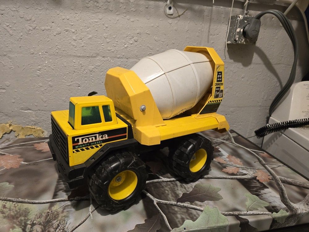 1993 Tonka Classic Mighty Diesel Steel Cement Mixer Truck⁷