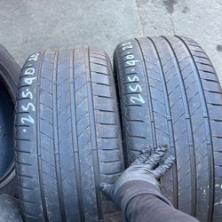 255/40/20 Bridgestone Turanza T005 Run Flat Moe With Foam Inside . 2 Tires Available With 80 % Of Life Left