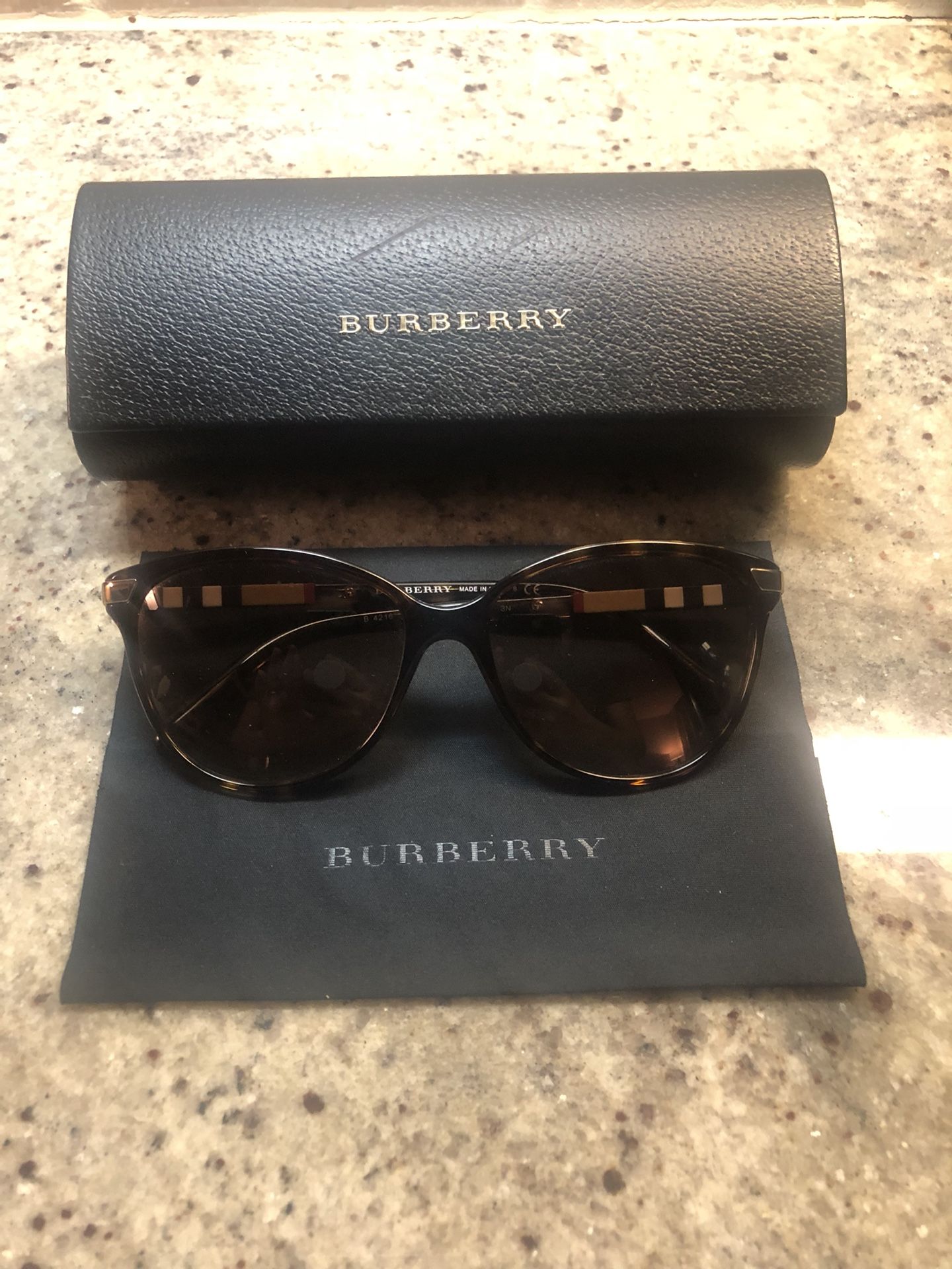 Burberry women sunglasses
